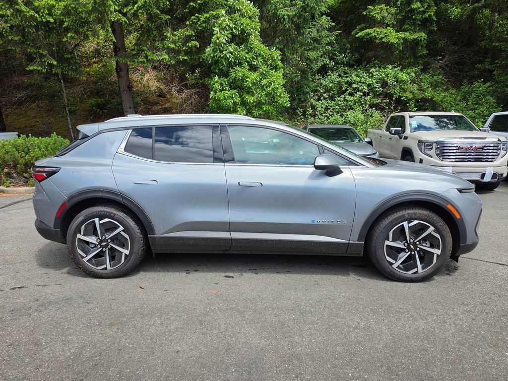 New 2026 Chevrolet Equinox EV LT AWD/4WD image 6