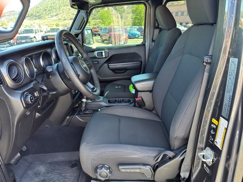 Used 2023 Jeep Gladiator Sport AWD/4WD image 18