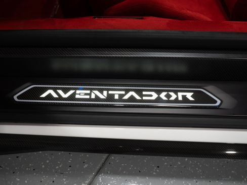 Used 2020 Lamborghini Aventador SVJ AWD/4WD image 61
