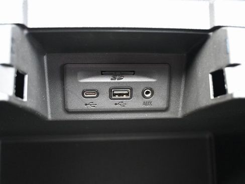 Used 2020 GMC Sierra 1500 SLT w/ SLT Premium Plus Package image 32