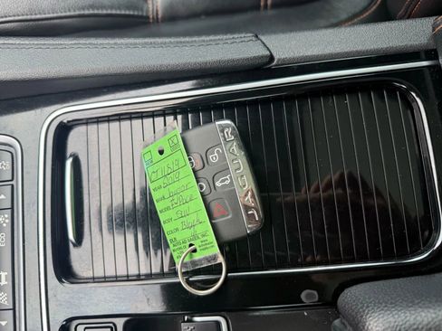 Used 2019 Jaguar F-PACE Prestige image 40