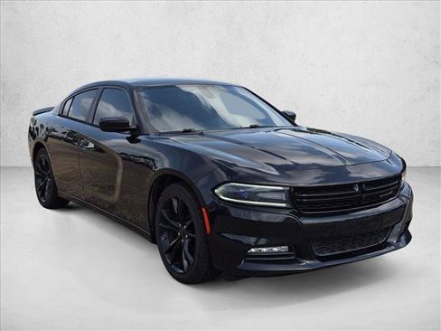 Used 2016 Dodge Charger SXT w/ Blacktop Package RWD image 3