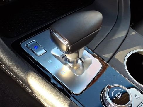 Used 2025 Genesis G70 2.5T image 15