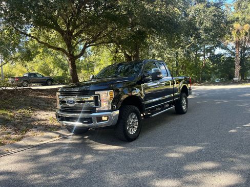 Used 2019 Ford F250 XLT w/ XLT Premium Package image 9