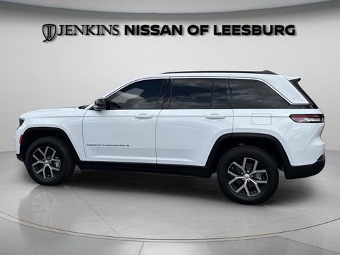 Used 2025 Jeep Grand Cherokee Limited w/ Trailer Tow Package AWD/4WD image 10