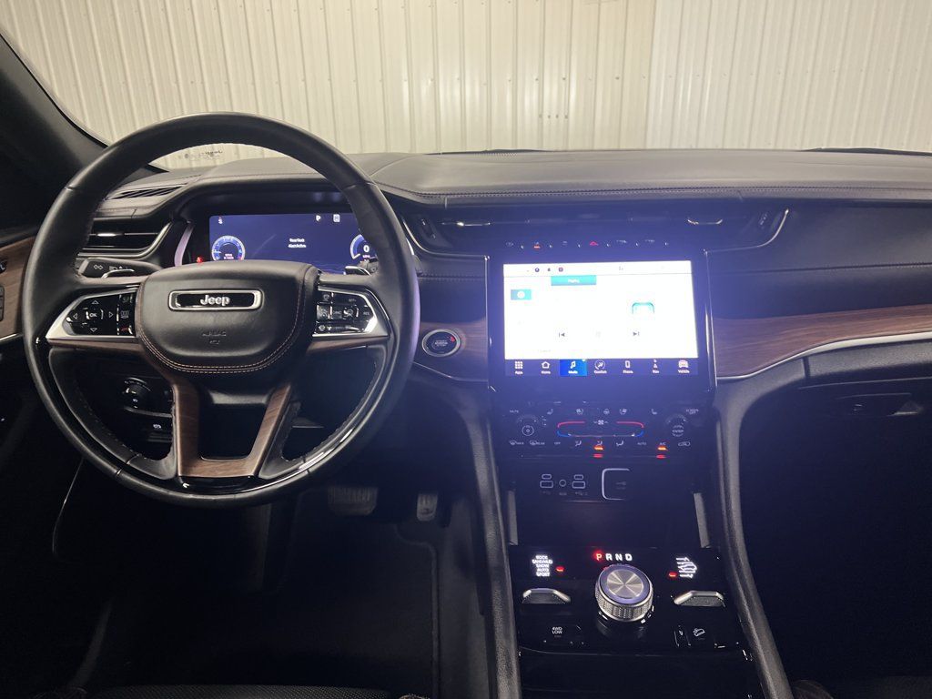 Used 2023 Jeep Grand Cherokee Summit AWD/4WD image 17