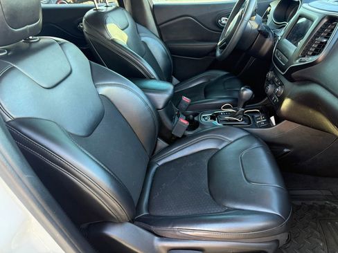 Used 2020 Jeep Cherokee Latitude Plus image 21