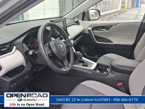 Used 2020 Toyota RAV4 XLE w/ Convenience Package image 13