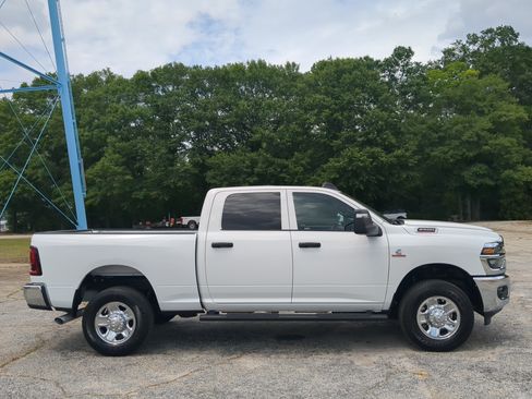 Used 2026 RAM 2500 Tradesman AWD/4WD image 2