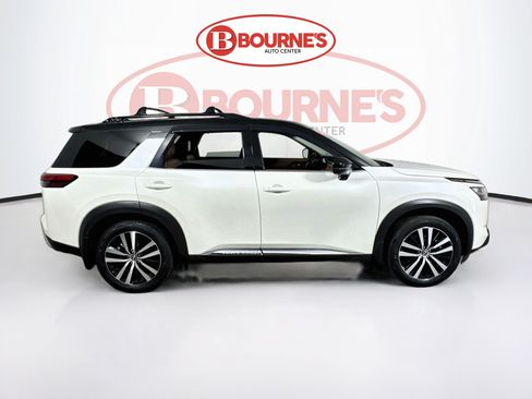 Used 2024 Nissan Pathfinder Platinum AWD/4WD image 12
