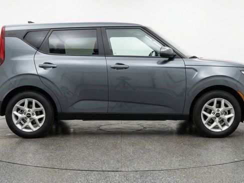Used 2025 Kia Soul LX w/ LX Technology Package FWD image 11