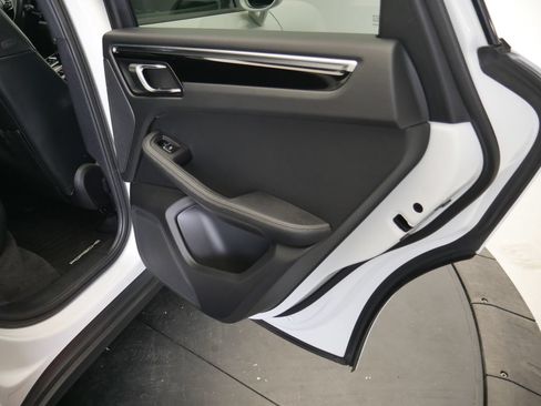 Certified 2023 Porsche Macan AWD/4WD image 26