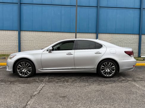 Used 2013 Lexus LS 460 4dr Sdn AWD image 8