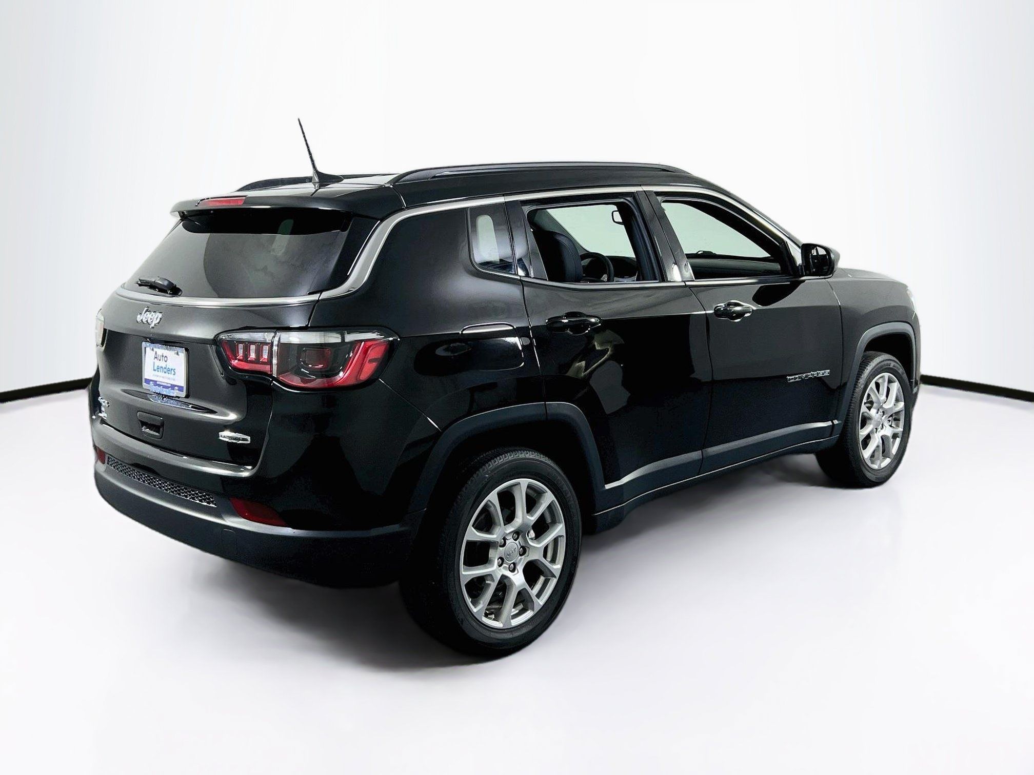 Used 2023 Jeep Compass Latitude AWD/4WD image 5