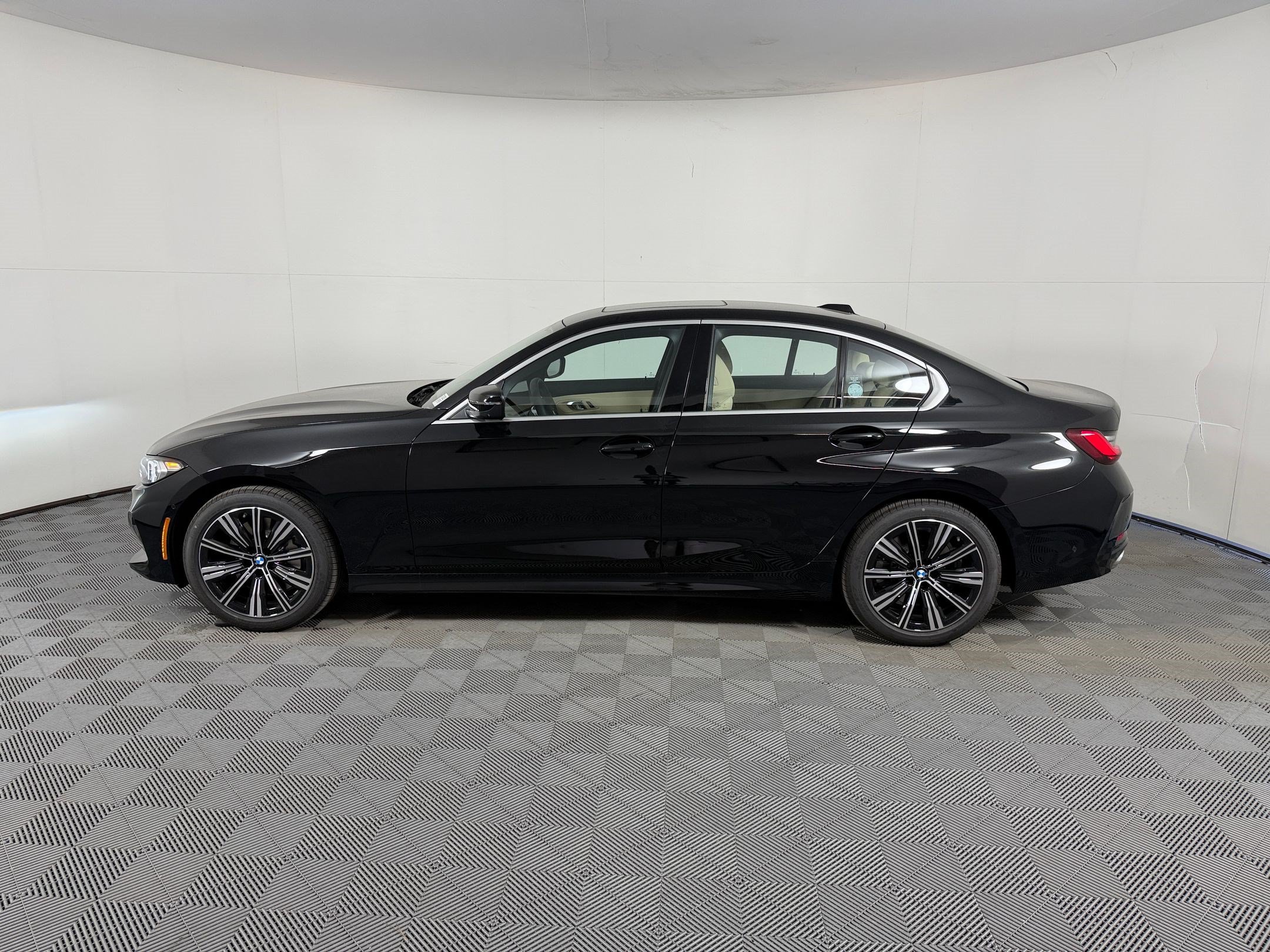 Used 2026 BMW 330i Sedan w/ Premium Package RWD image 2