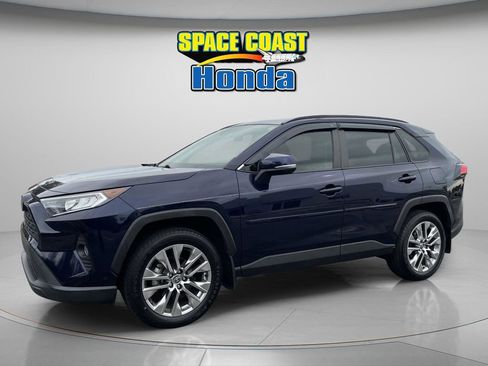 Used 2020 Toyota RAV4 XLE Premium image 11