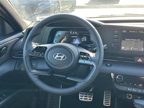 Certified 2025 Hyundai Elantra Sport FWD image 23