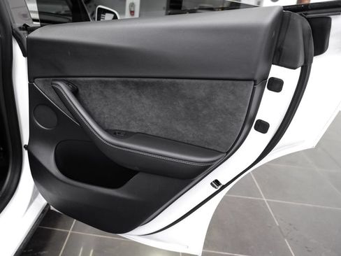 Used 2022 Tesla Model Y Long Range AWD/4WD image 43