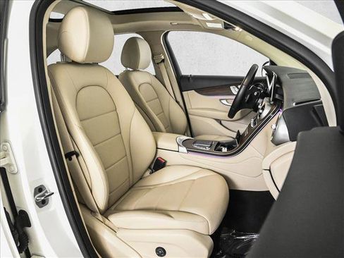 Used 2022 Mercedes-Benz GLC 300 4MATIC image 23