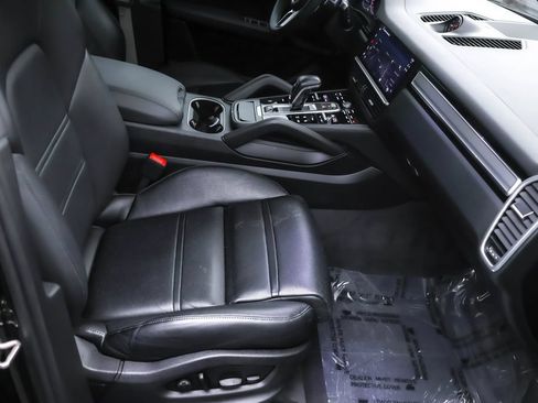 Used 2022 Porsche Cayenne Platinum Edition AWD/4WD image 34