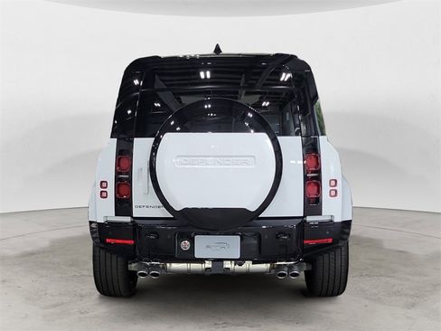 New 2025 Land Rover Defender 110 X-Dynamic SE image 4