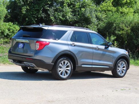 Used 2024 Ford Explorer XLT w/ Equipment Group 202A AWD/4WD image 3