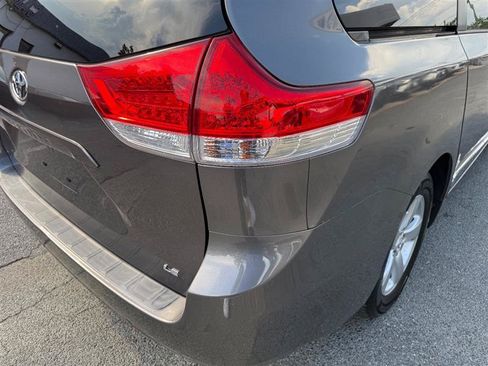 Used 2012 Toyota Sienna LE FWD image 25