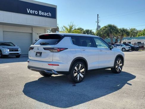 New 2026 Mitsubishi Outlander SE image 6