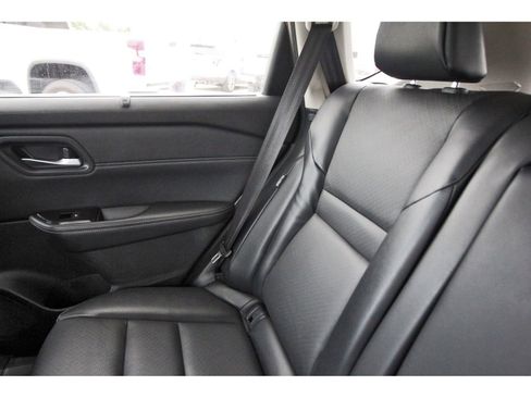 Used 2024 Nissan Rogue SV w/ SV Premium Package image 13