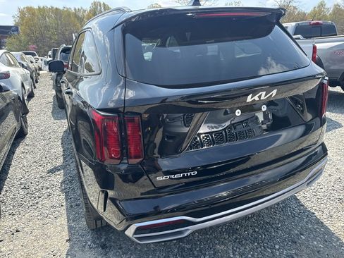 Used 2023 Kia Sorento S w/ Panoramic Sunroof Package image 6