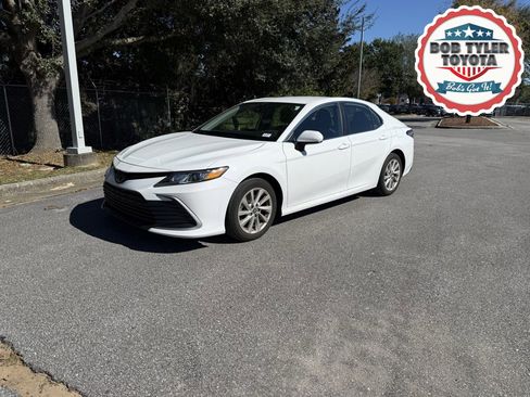 Used 2023 Toyota Camry LE image 1