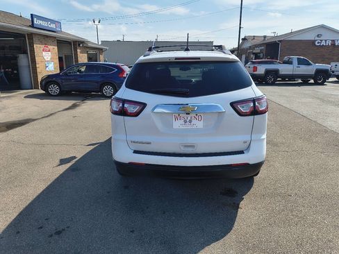 Used 2017 Chevrolet Traverse LT w/ Style and Technology Package FWD image 6