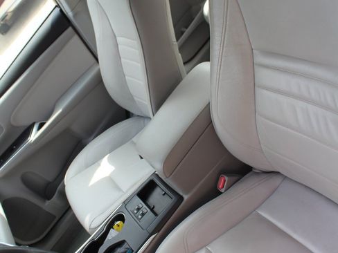 Used 2017 Toyota Camry XLE w/ Moonroof Package FWD image 15