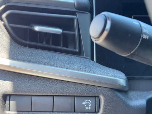 Certified 2025 Nissan Kicks SV image 28