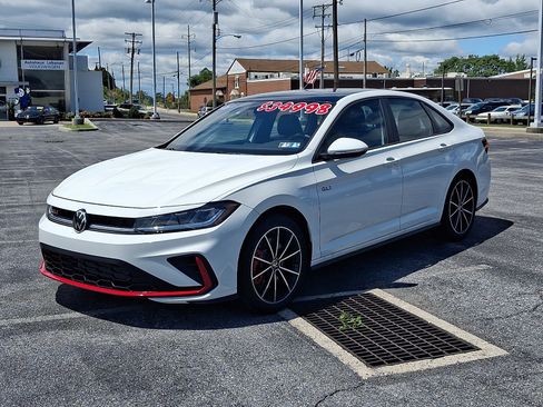 Used 2026 Volkswagen Jetta GLI Autobahn FWD image 3