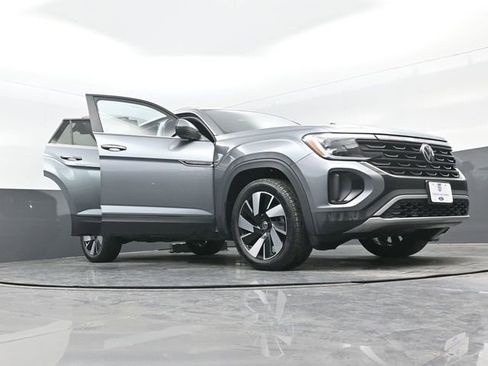 Used 2024 Volkswagen Atlas Cross Sport SE image 23