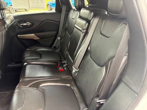 Used 2018 Jeep Cherokee Limited AWD/4WD image 17