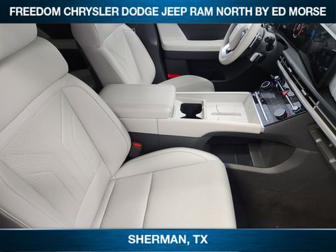 Used 2025 Hyundai Santa Fe SEL image 11