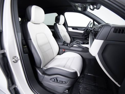 Certified 2026 Porsche Cayenne E-Hybrid AWD/4WD image 76