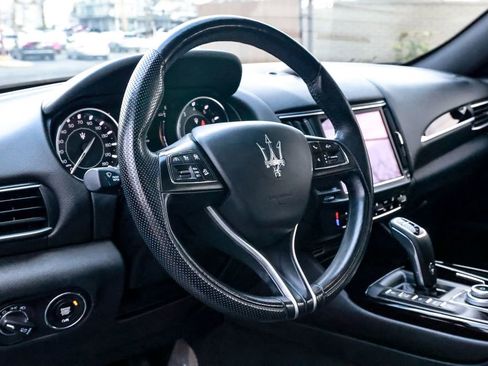 Used 2021 Maserati Levante image 29