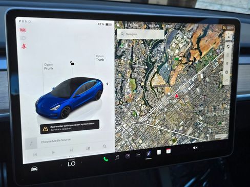 Used 2023 Tesla Model 3 Performance image 17