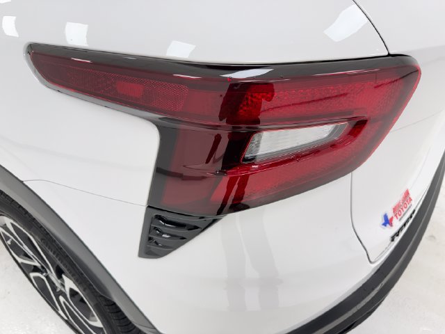 Used 2026 Chevrolet Trax RS w/ Sunroof Package FWD image 36