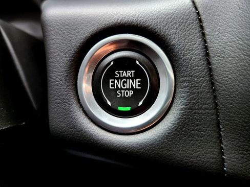 Used 2021 Chevrolet Suburban Premier image 22