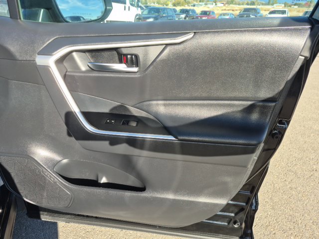 Used 2020 Toyota RAV4 XLE AWD/4WD image 19