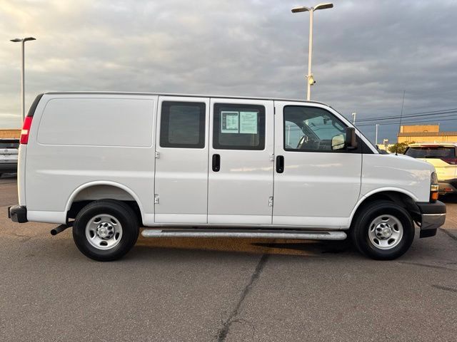 Used 2025 Chevrolet Express 2500 w/ Driver Convenience Package RWD image 4