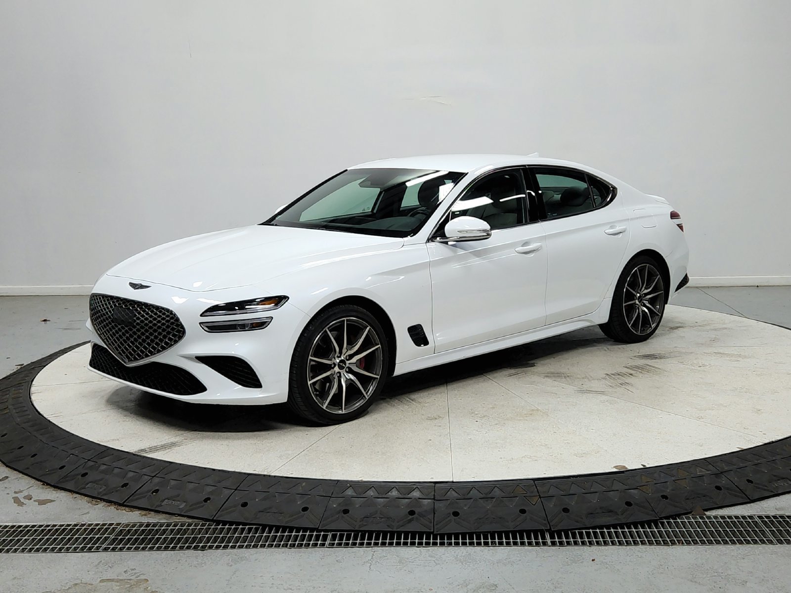 Used 2025 Genesis G70 2.5T RWD image 4