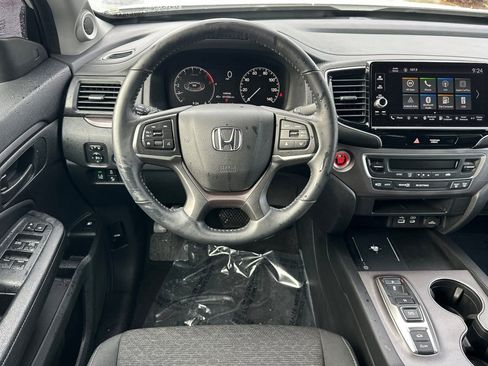 Used 2025 Honda Ridgeline Sport image 16