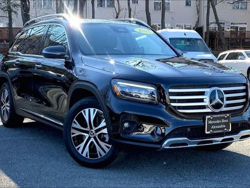 Used 2025 Mercedes-Benz GLB 250 4MATIC image 1
