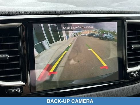 Used 2023 Chrysler Pacifica Touring-L FWD image 22