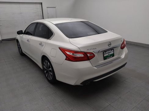 Used 2016 Nissan Altima 2.5 SL w/ Interior Lighting Package FWD image 5